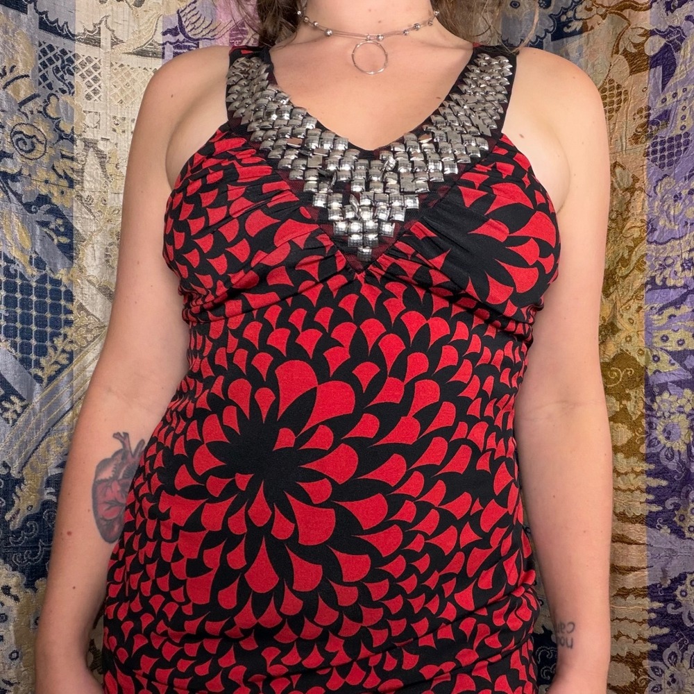 Dark Romantic Red Black Abstract Metallic Neckline Babydoll Top Size M Y2K Goth